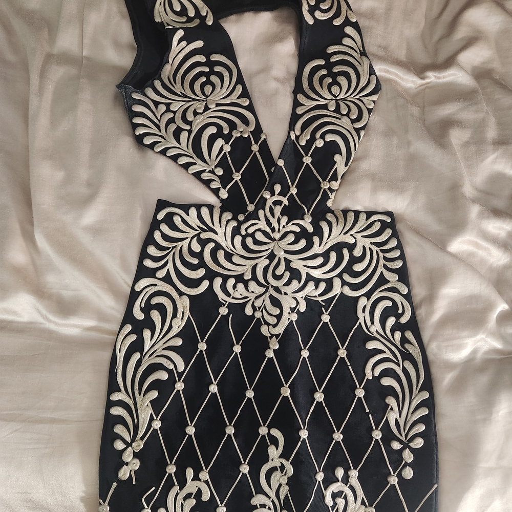 Black Backless Evening Dress with White Embroidery